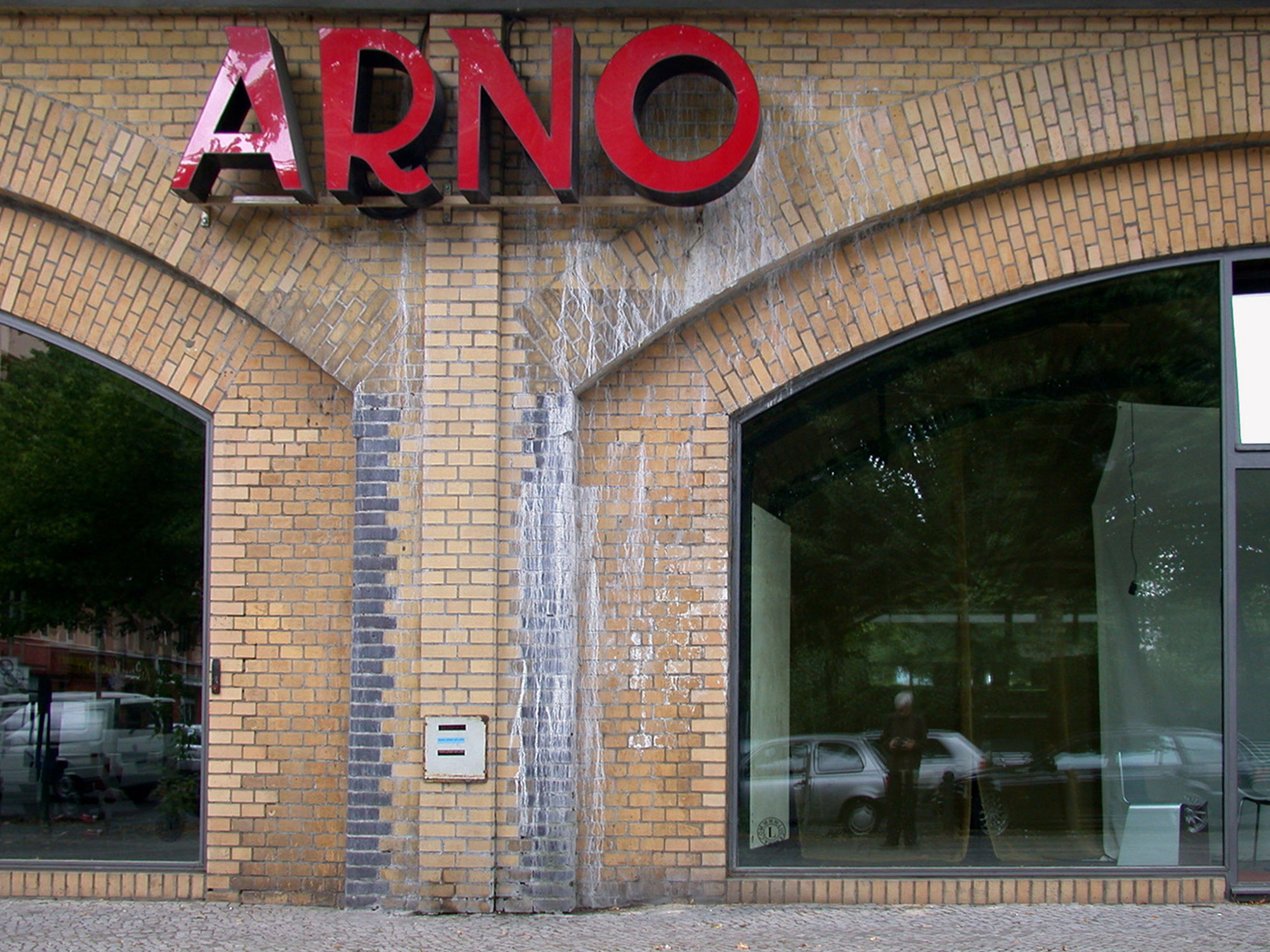 Christoph Radke, Berlin, Savignyplatz, ehemaliges Möbelgeschäft Arno, 2002